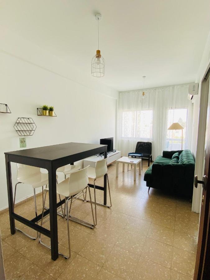 Simple One Bedroom Flat In Engomi Ngoại thất bức ảnh